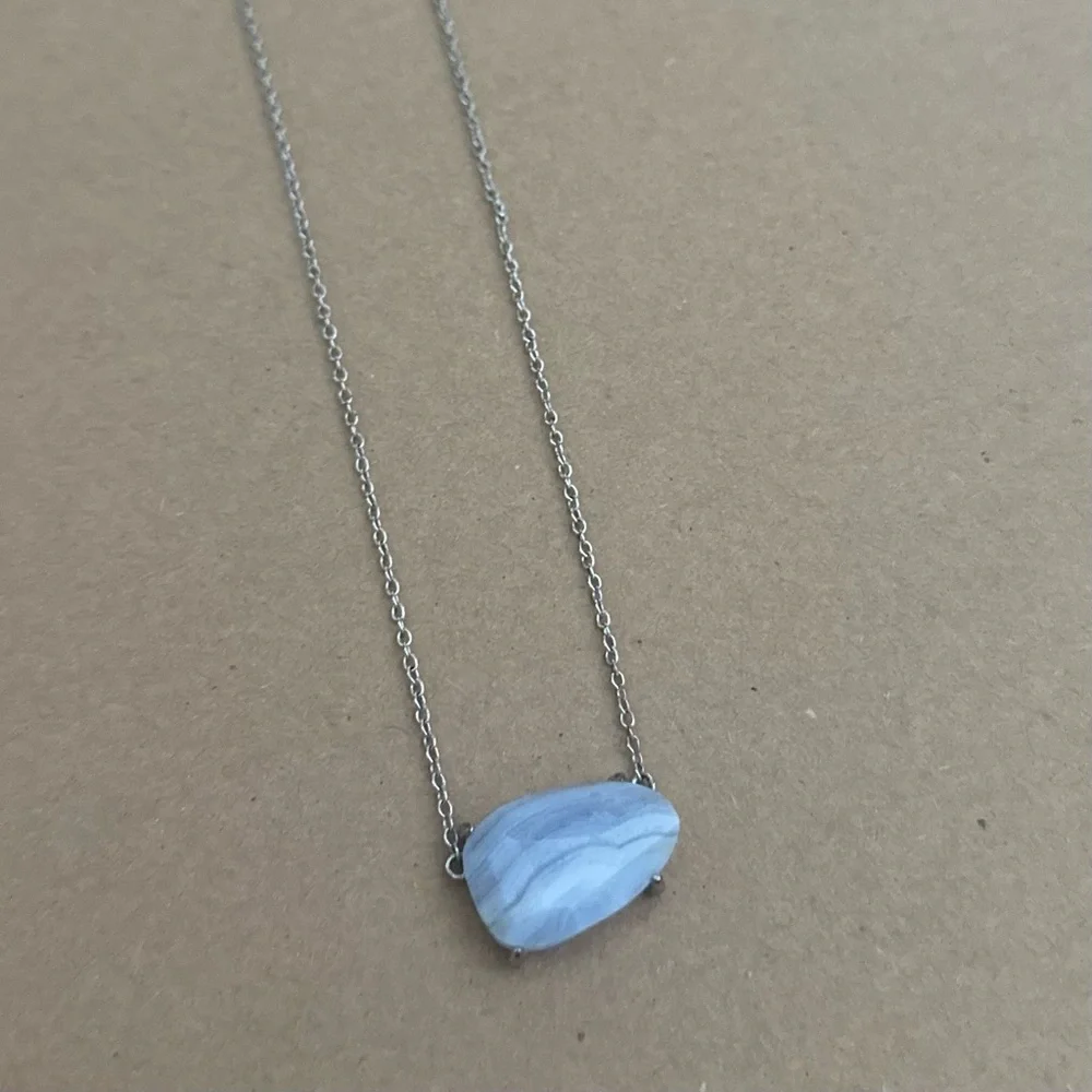 Kendra Scott Isla Necklace in Blue Lace Agate - Picture 2 of 2